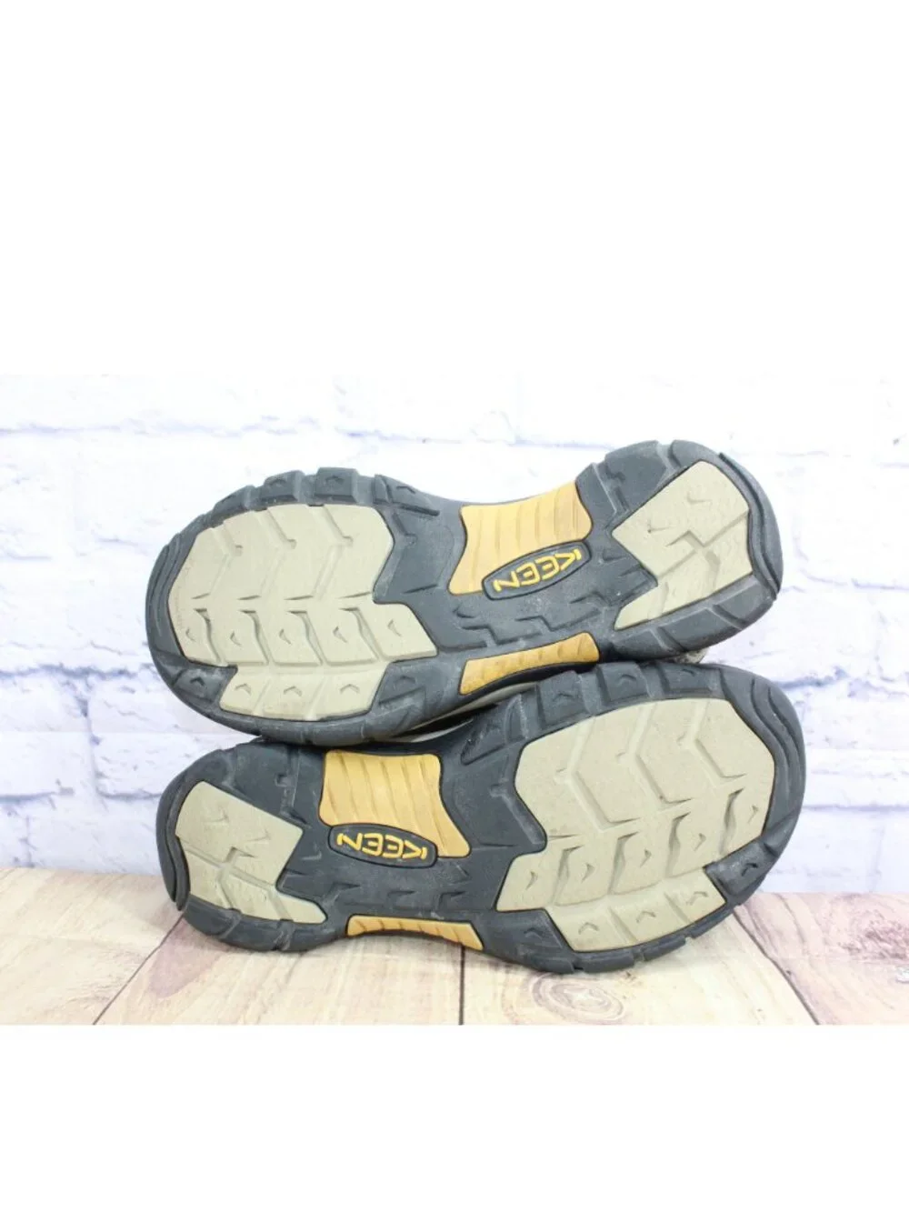 Keen Newport H2 Sandals Hiking Raven Aluminum Color Shoes Size 10